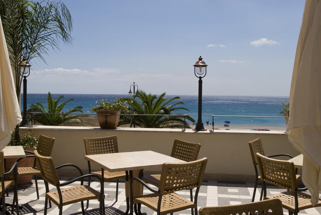 Aparthotel Palazzo Reginella Bovalino Marina Exterior foto