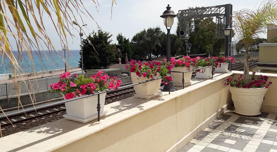 Aparthotel Palazzo Reginella Bovalino Marina Exterior foto