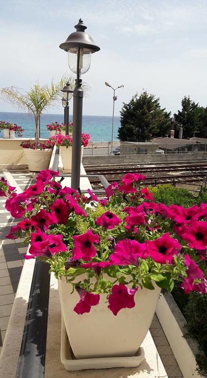 Aparthotel Palazzo Reginella Bovalino Marina Exterior foto